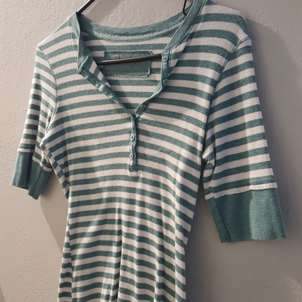 Green and creme quarter length shirt